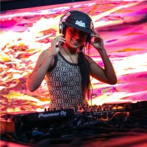 Meet your Posher, Akemi